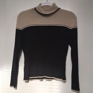 Two toned turtle neck super cute😁